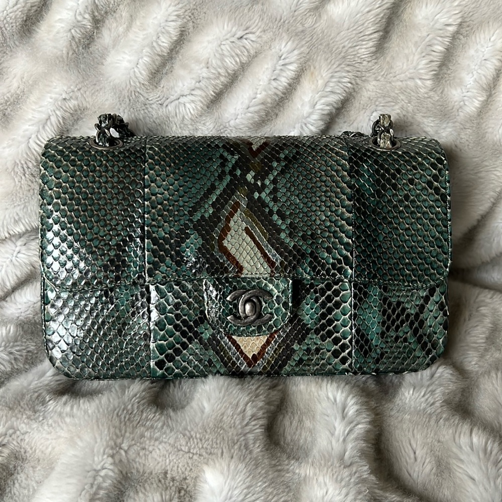 Gorgeous Chanel Classic Medium Double Flap Bag